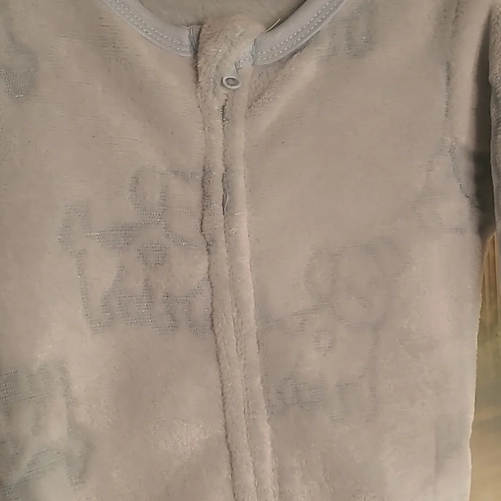 New with tags! Tahari Baby Boy 6-9 month super soft fleece sleeper zip up